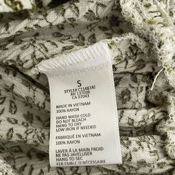 PAPER CRANE cropped Ruched White blouse with green leaf print size small - Picture 9 of 9